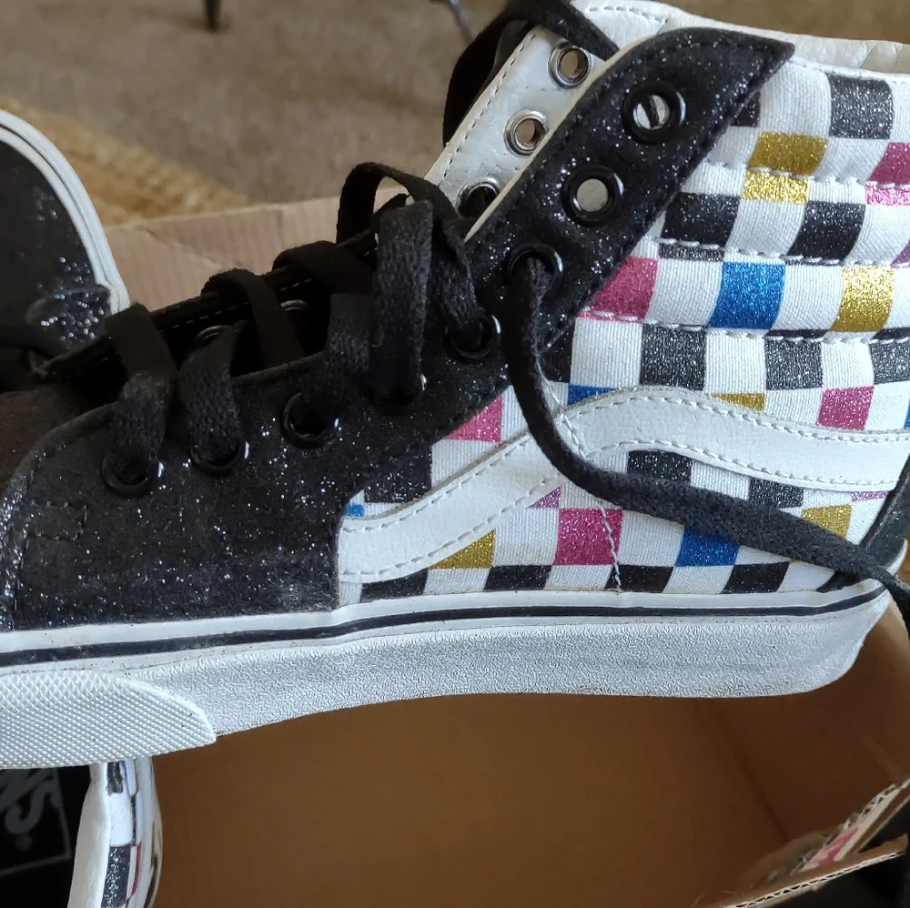 Vans - Picture 4 of 6